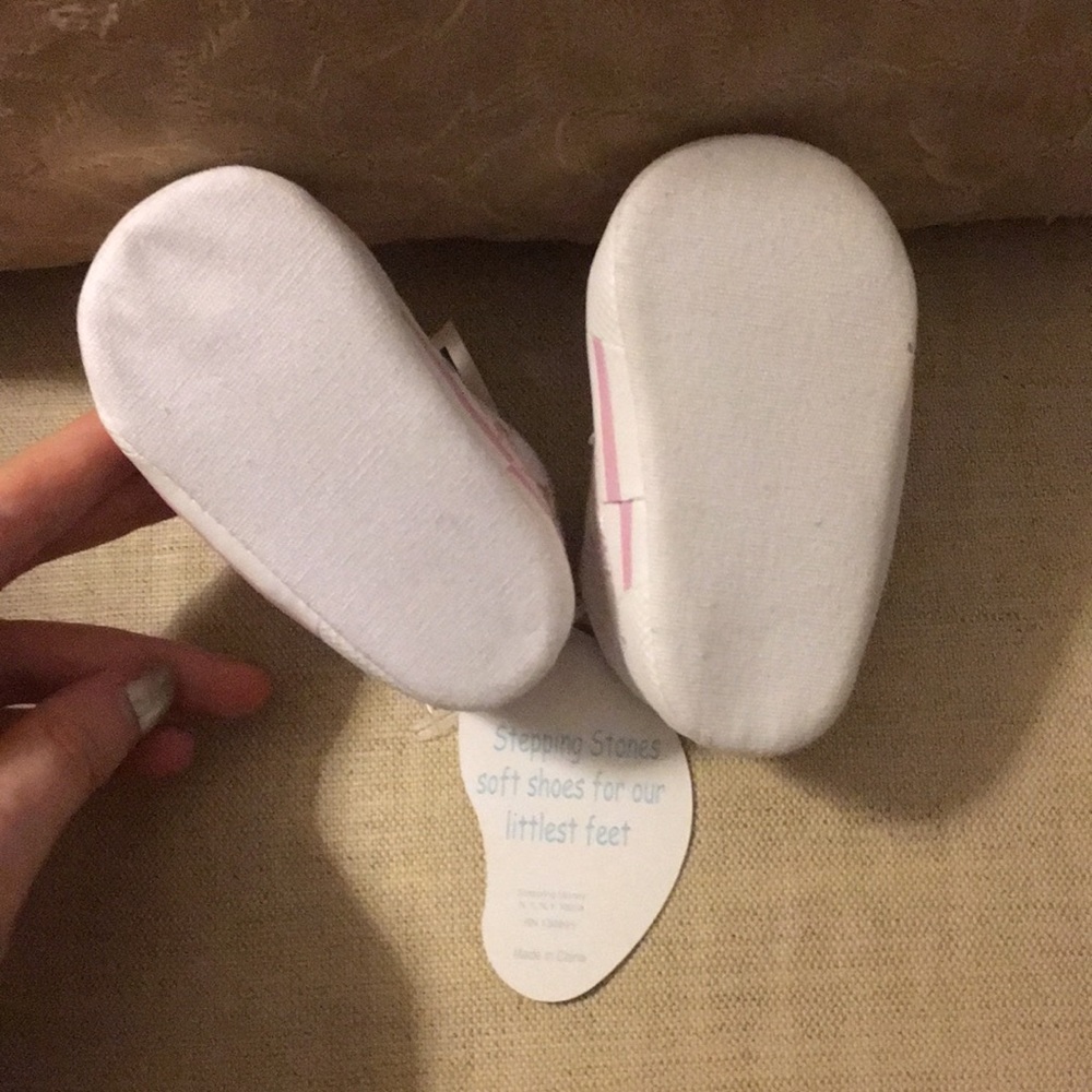 Three pairs of baby shoes - Picture 5 of 16